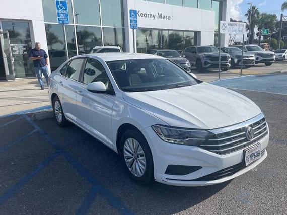 VOLKSWAGEN JETTA 2019 3VWC57BU0KM027185 image VOLKSWAGEN JETTA 2019 3VWC57BU0KM027185 image