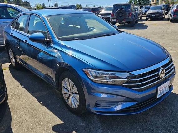 VOLKSWAGEN JETTA 2019 3VWCB7BU8KM194337 image