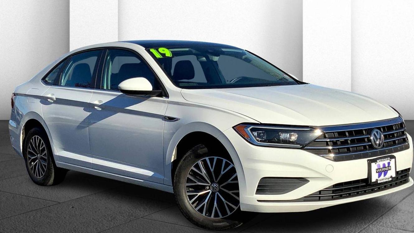 VOLKSWAGEN JETTA 2019 3VWE57BUXKM085992 image