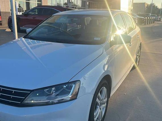 VOLKSWAGEN JETTA 2018 3VW2B7AJ1JM258090 image