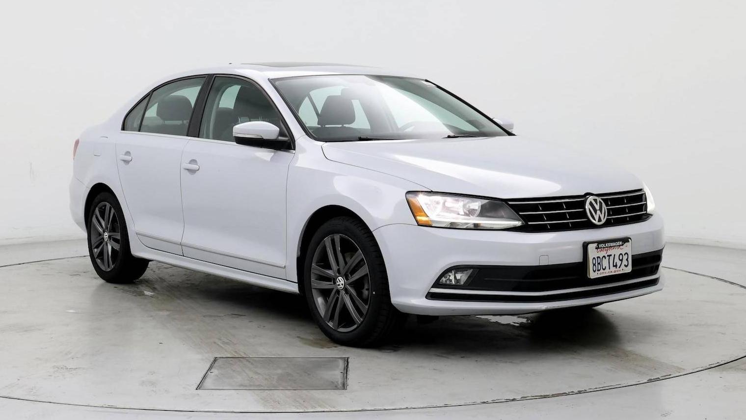 VOLKSWAGEN JETTA 2018 3VWL17AJ0JM216226 image