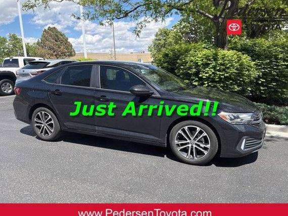 VOLKSWAGEN JETTA 2024 3VWBM7BU0RM004580 image