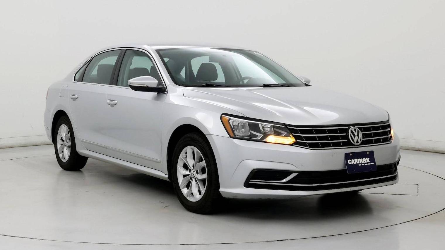 VOLKSWAGEN PASSAT 2016 1VWAT7A3XGC054473 image