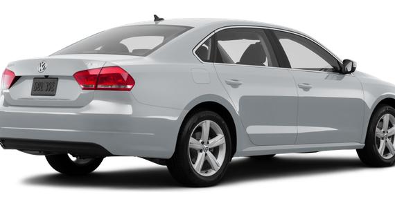 VOLKSWAGEN PASSAT 2016 1VWAT7A3XGC061455 image