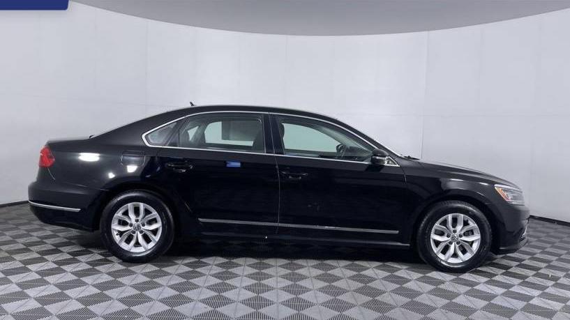 VOLKSWAGEN PASSAT 2016 1VWAS7A38GC055009 image