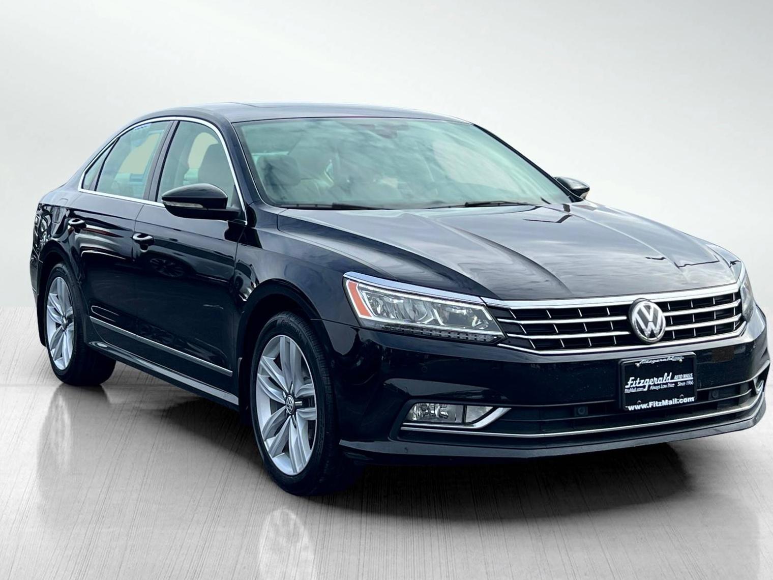 VOLKSWAGEN PASSAT 2016 1VWCM7A31GC006236 image