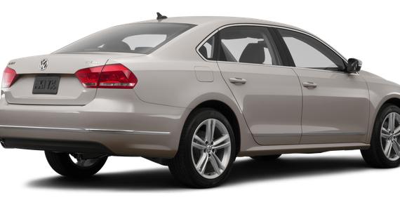 VOLKSWAGEN PASSAT 2016 1VWCT7A32GC063564 image