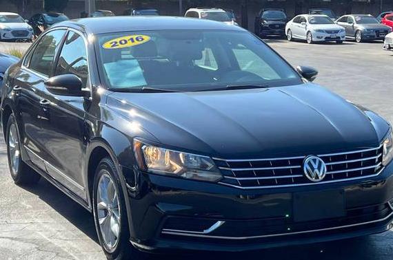 VOLKSWAGEN PASSAT 2016 1VWAT7A35GC033661 image