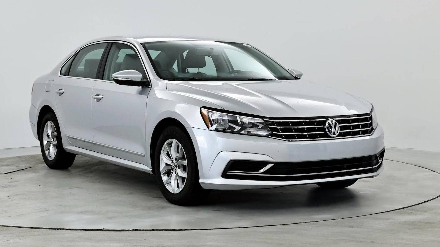 VOLKSWAGEN PASSAT 2016 1VWAT7A38GC043472 image