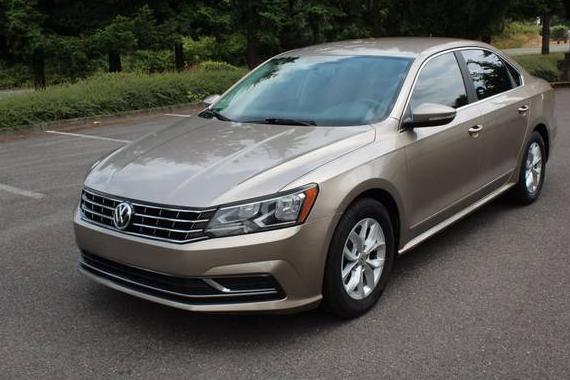 VOLKSWAGEN PASSAT 2016 1VWAT7A31GC013326 image