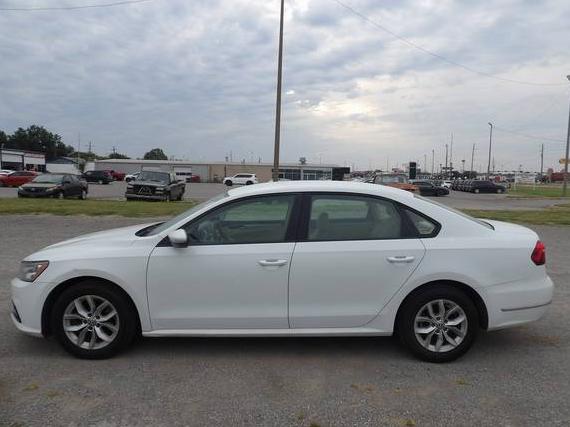 VOLKSWAGEN PASSAT 2018 1VWAA7A32JC003532 image