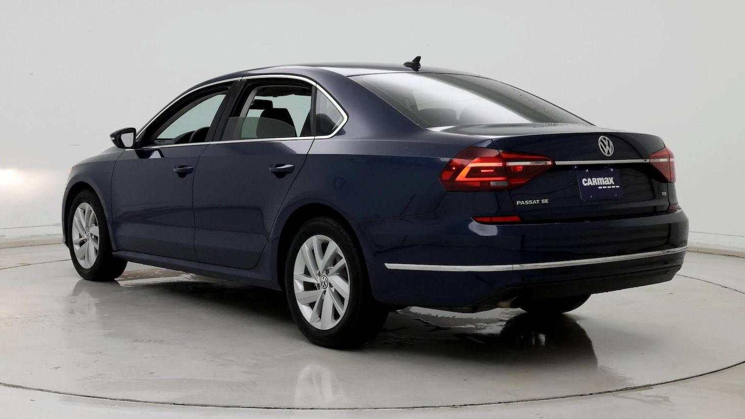 VOLKSWAGEN PASSAT 2018 1VWBA7A34JC051375 image