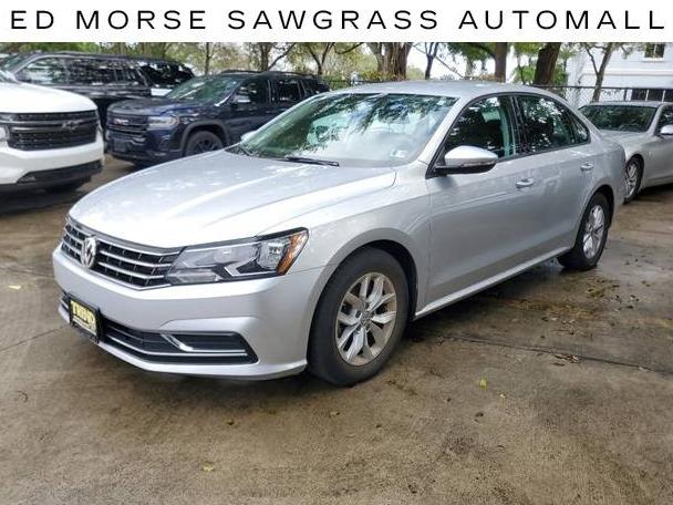 VOLKSWAGEN PASSAT 2018 1VWAA7A34JC027590 image