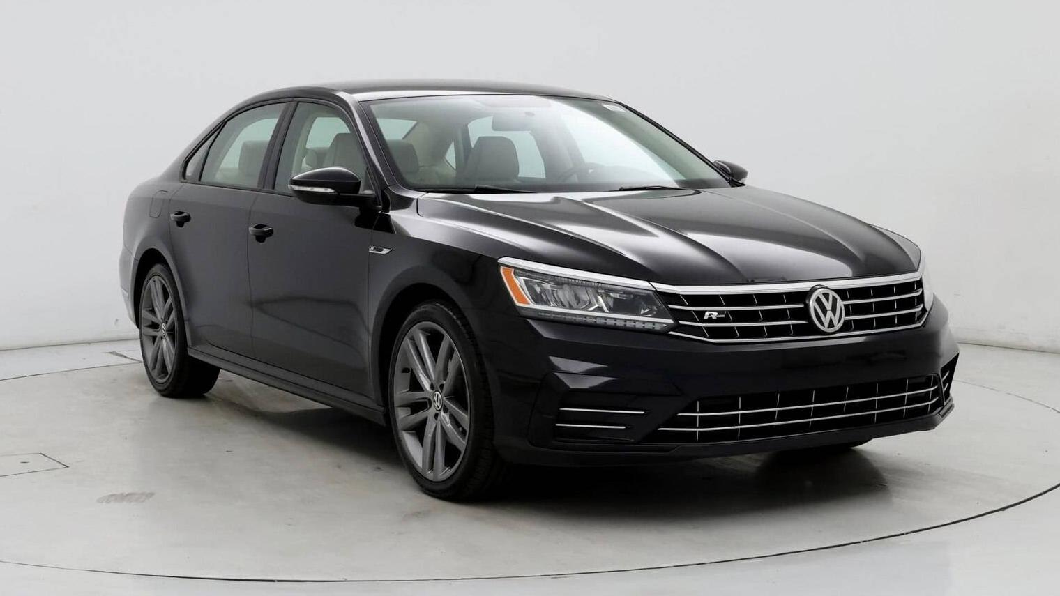 VOLKSWAGEN PASSAT 2018 1VWAA7A35JC002441 image