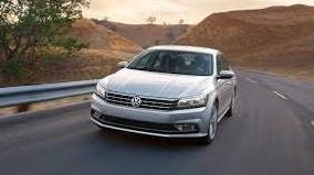 VOLKSWAGEN PASSAT 2018 1VWBA7A34JC022488 image