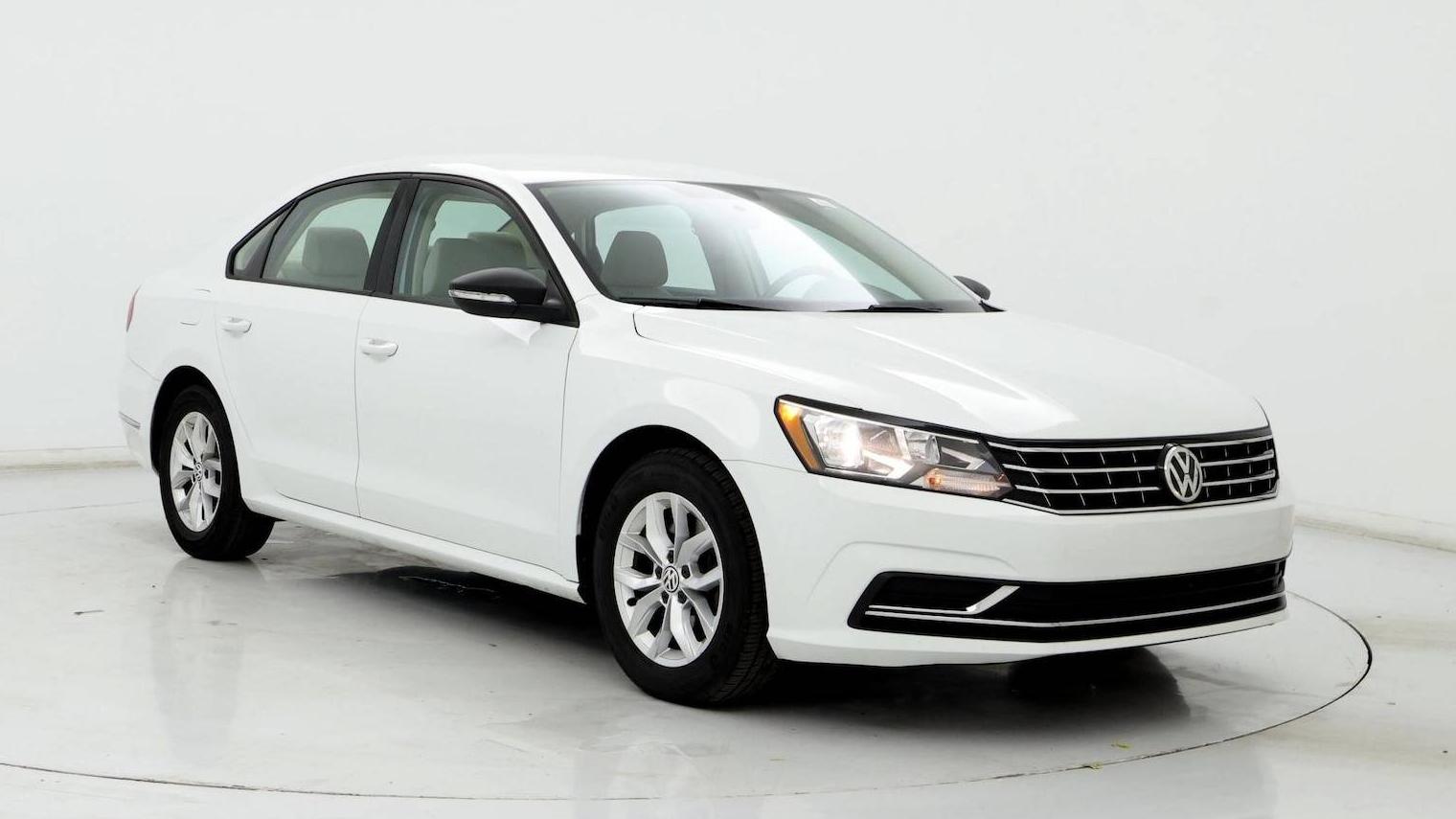 VOLKSWAGEN PASSAT 2018 1VWAA7A3XJC045432 image