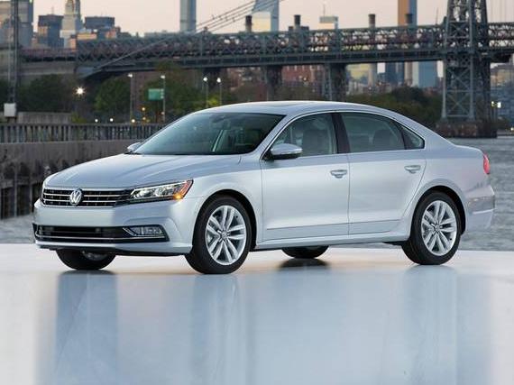 VOLKSWAGEN PASSAT 2018 1VWBA7A39JC015908 image