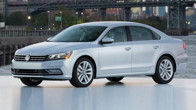 VOLKSWAGEN PASSAT 2018 1VWBA7A31JC012680 image