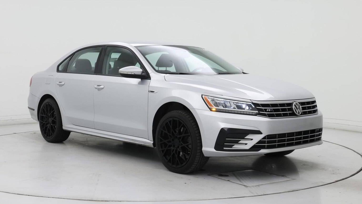 VOLKSWAGEN PASSAT 2018 1VWAA7A37JC028555 image