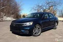 VOLKSWAGEN PASSAT 2018 1VWBA7A32JC025275 image