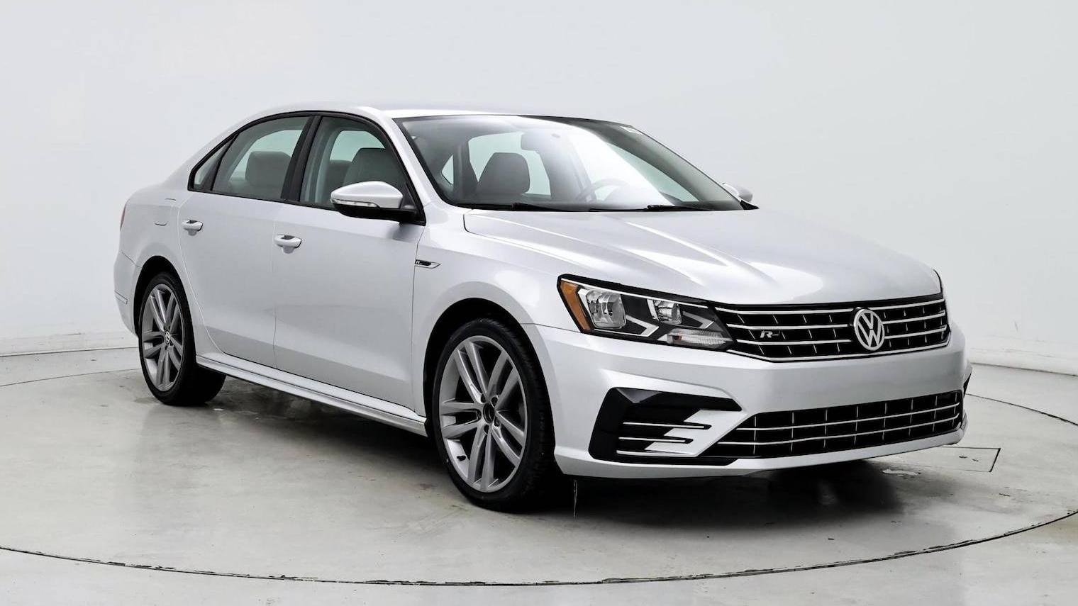 VOLKSWAGEN PASSAT 2018 1VWAA7A38JC008752 image