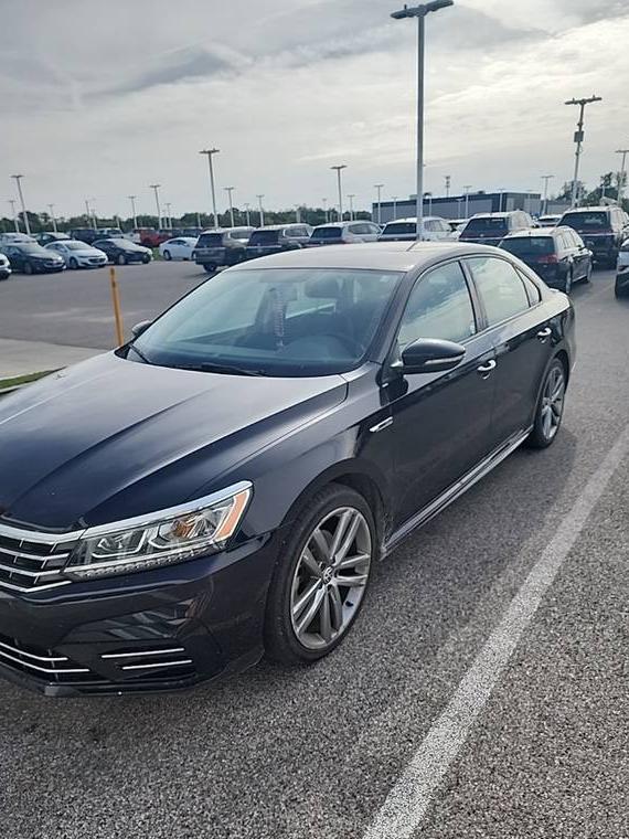VOLKSWAGEN PASSAT 2018 1VWAA7A33JC009890 image