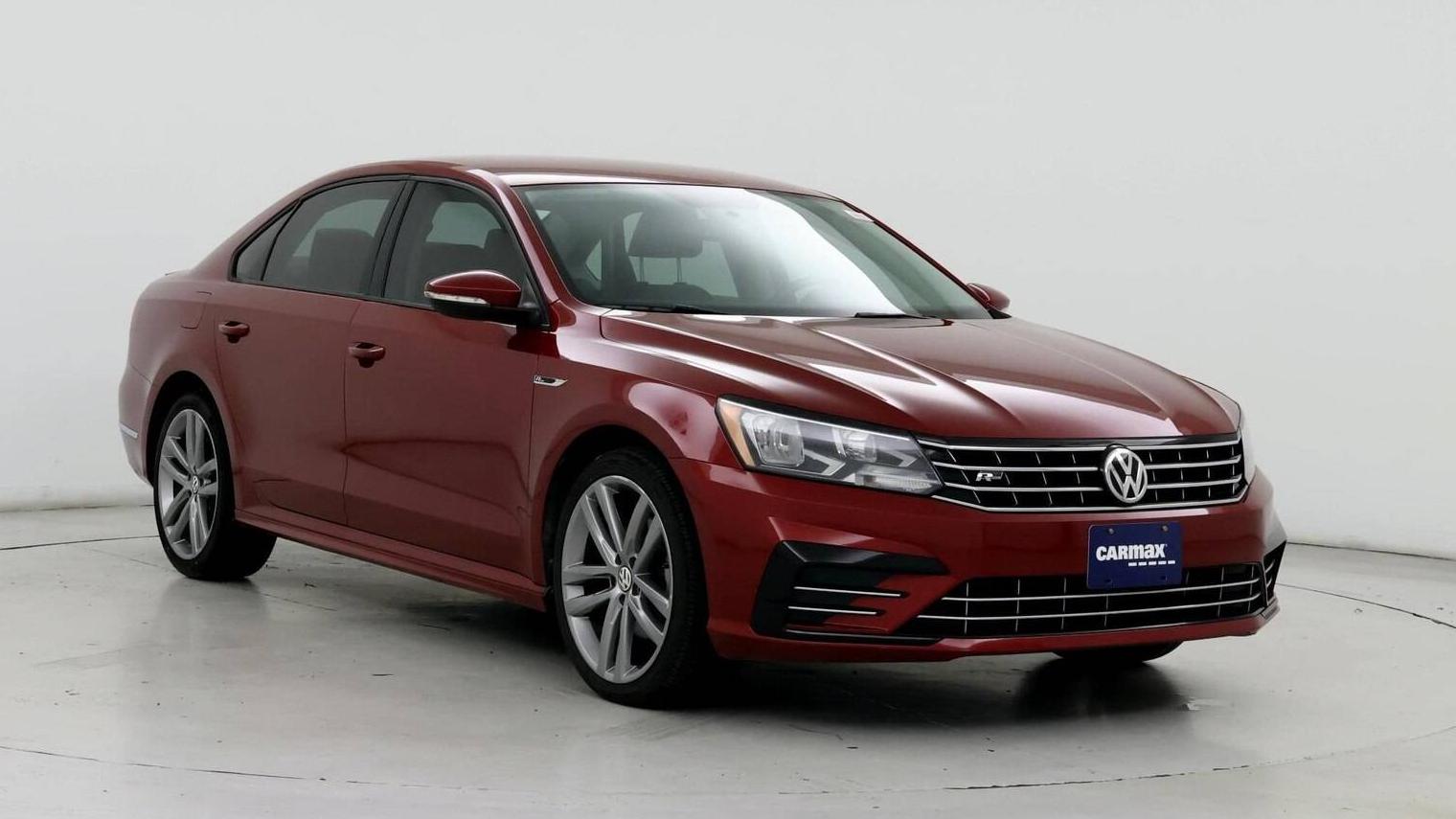 VOLKSWAGEN PASSAT 2018 1VWAA7A32JC013624 image