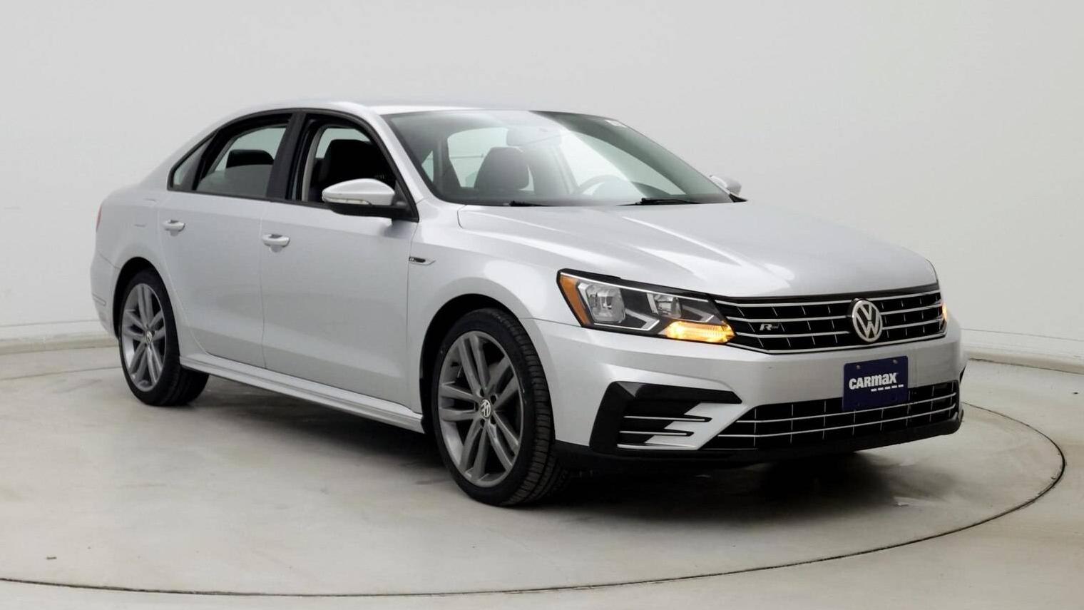 VOLKSWAGEN PASSAT 2018 1VWAA7A36JC027574 image