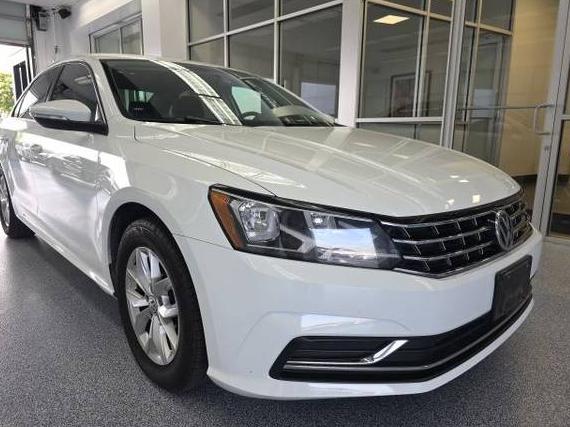 VOLKSWAGEN PASSAT 2018 1VWAA7A38JC009545 image