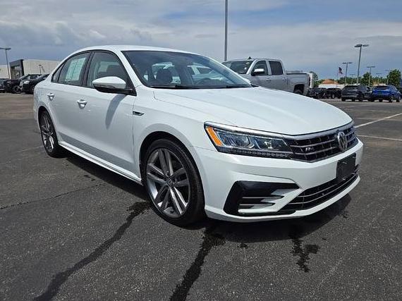 VOLKSWAGEN PASSAT 2018 1VWAA7A31JC011590 image
