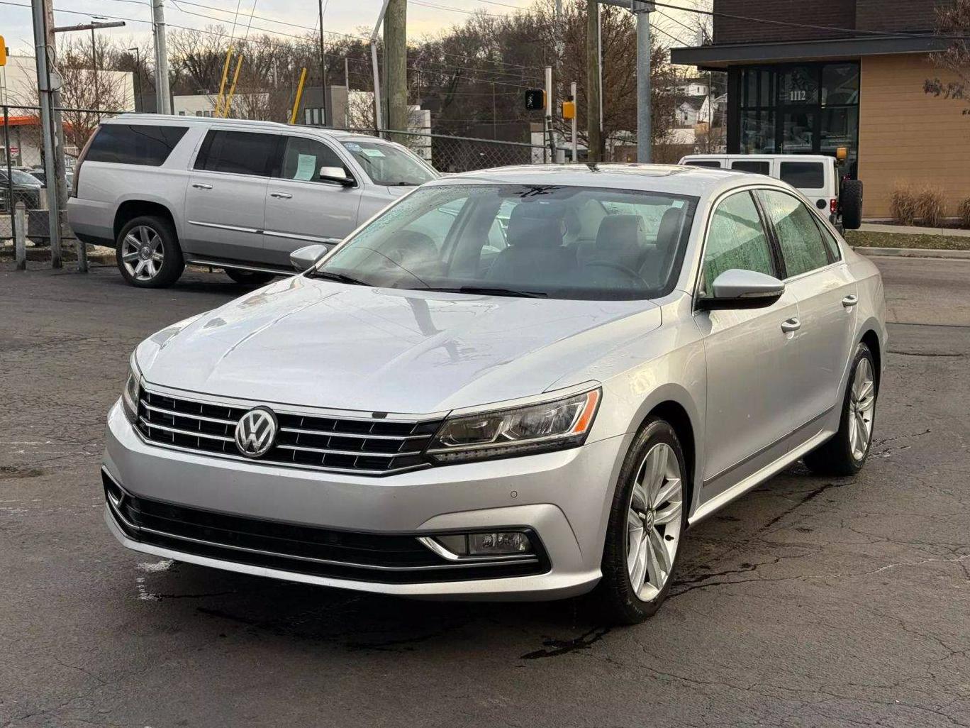 VOLKSWAGEN PASSAT 2017 1VWGT7A30HC068085 image