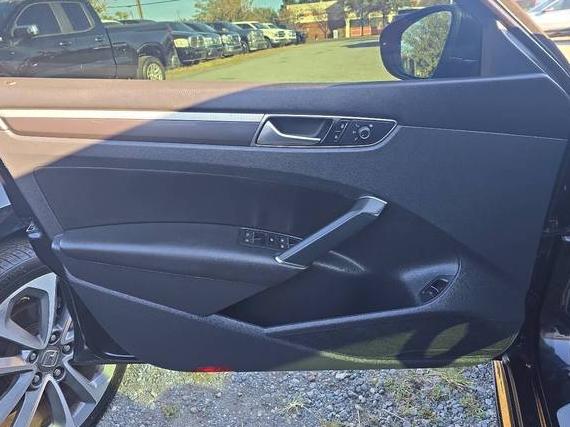 VOLKSWAGEN PASSAT 2017 1VWDT7A3XHC067626 image