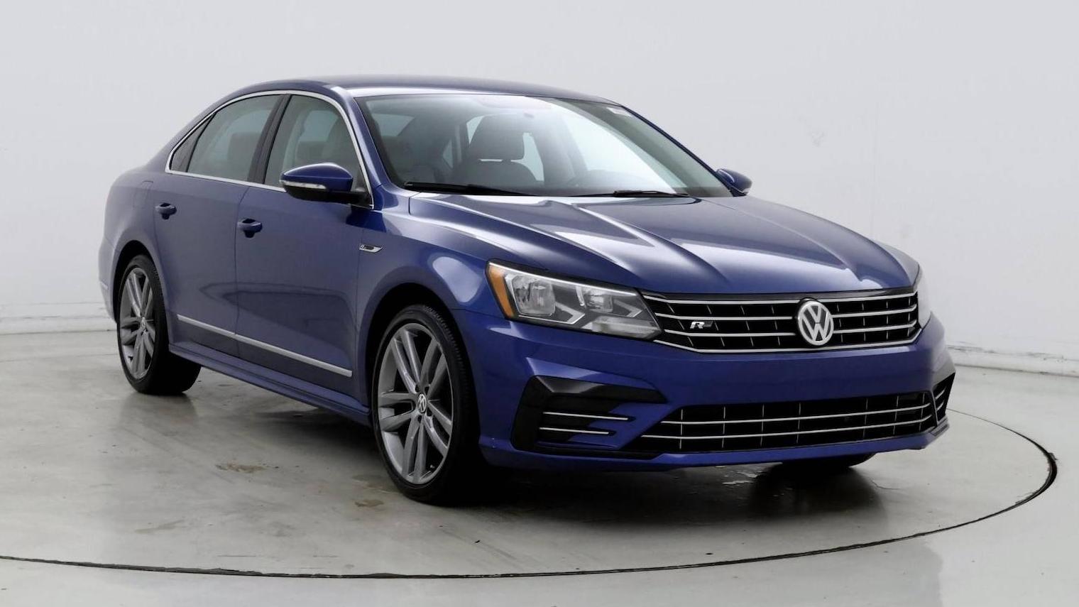 VOLKSWAGEN PASSAT 2017 1VWDT7A38HC053689 image