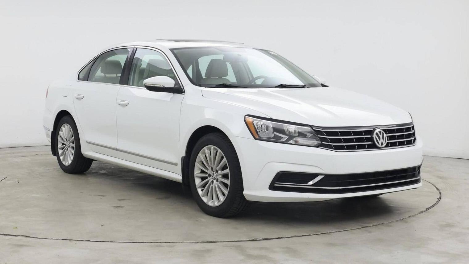 VOLKSWAGEN PASSAT 2017 1VWBT7A3XHC005179 image