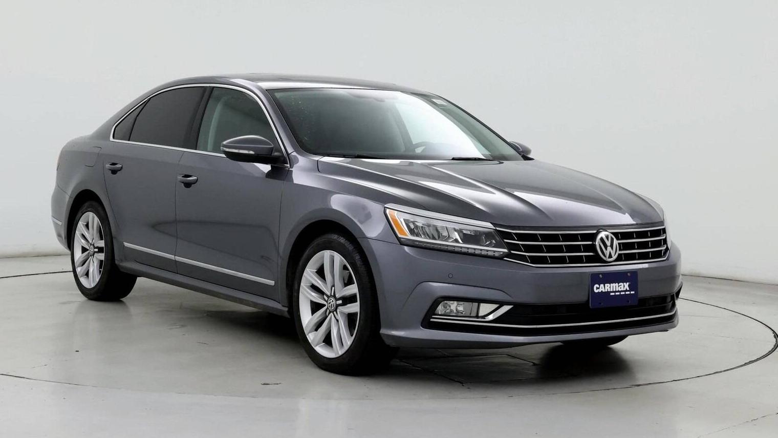 VOLKSWAGEN PASSAT 2017 1VWGT7A36HC076871 image