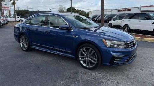 VOLKSWAGEN PASSAT 2017 1VWDT7A30HC071071 image