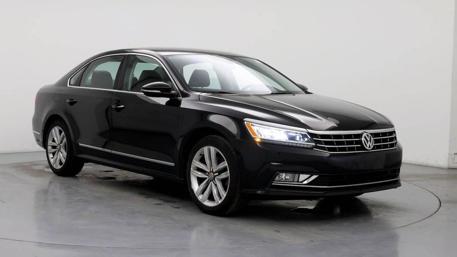 VOLKSWAGEN PASSAT 2017 1VWCM7A31HC064090 image