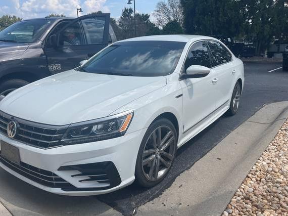 VOLKSWAGEN PASSAT 2017 1VWDT7A34HC081070 image