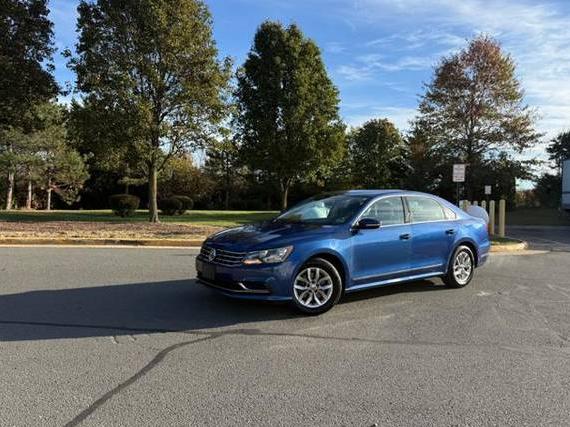 VOLKSWAGEN PASSAT 2017 1VWAT7A31HC053424 image