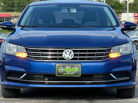 VOLKSWAGEN PASSAT 2017 1VWAT7A31HC049325 image