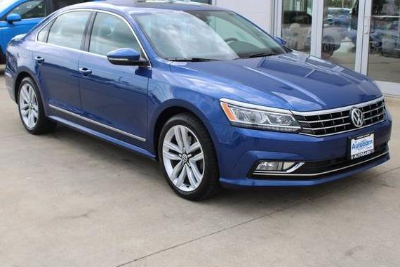 VOLKSWAGEN PASSAT 2017 1VWCT7A36HC055839 image