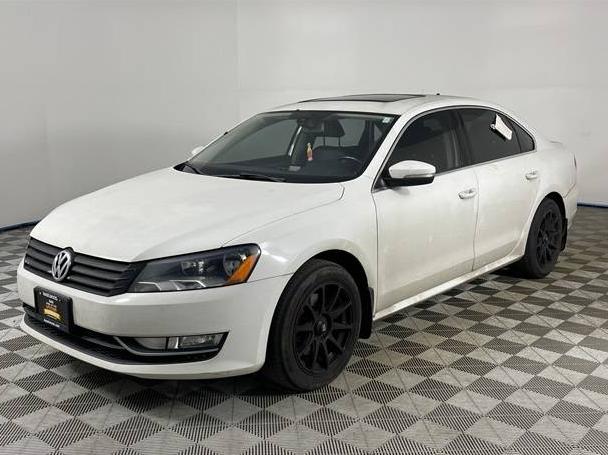 VOLKSWAGEN PASSAT 2015 1VWAT7A32FC076384 image