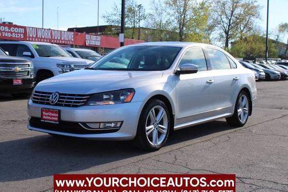 VOLKSWAGEN PASSAT 2015 1VWCT7A30FC064517 image