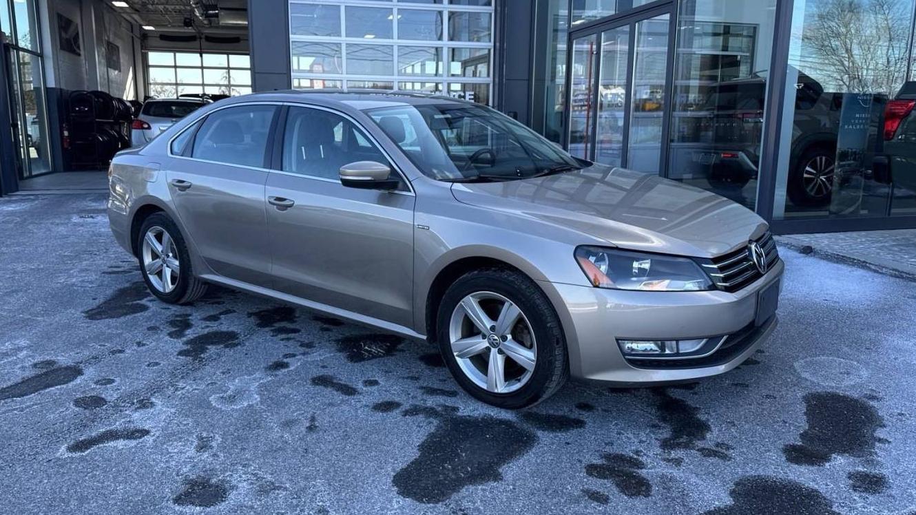 VOLKSWAGEN PASSAT 2015 1VWAT7A32FC110162 image