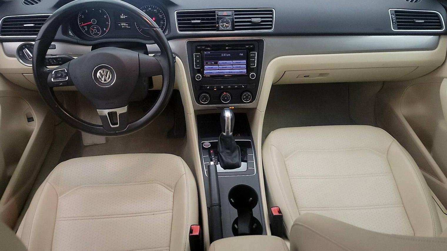 VOLKSWAGEN PASSAT 2015 1VWAT7A38FC081069 image