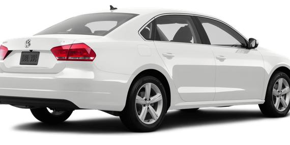 VOLKSWAGEN PASSAT 2015 1VWAT7A34FC114570 image