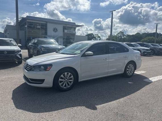 VOLKSWAGEN PASSAT 2015 1VWAT7A33FC044026 image