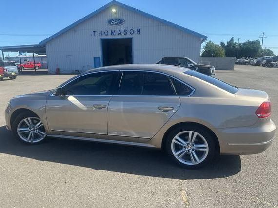VOLKSWAGEN PASSAT 2015 1VWCV7A3XFC037996 image