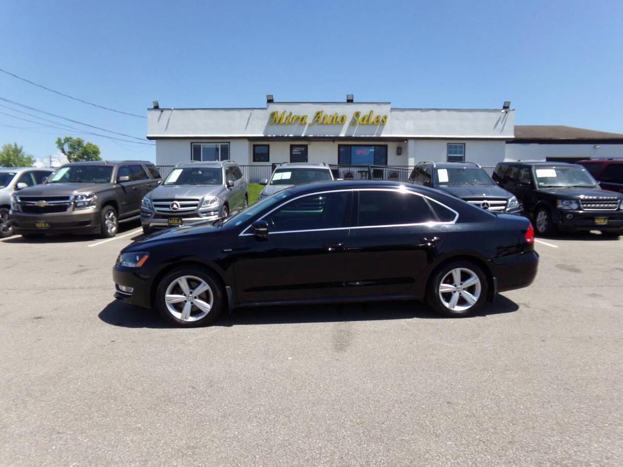 VOLKSWAGEN PASSAT 2015 1VWAT7A30FC118065 image