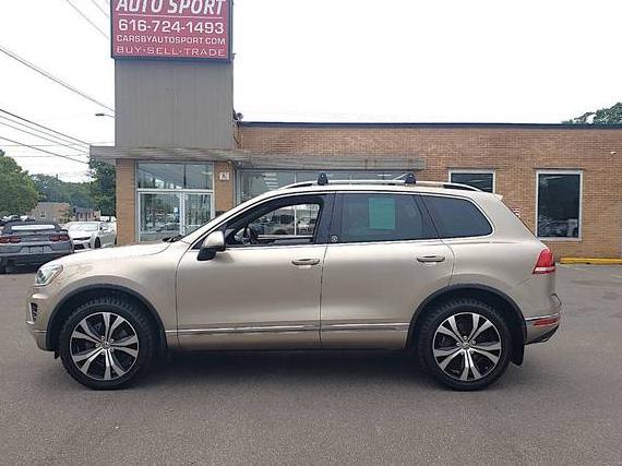 VOLKSWAGEN TOUAREG 2017 WVGRF7BP6HD000433 image VOLKSWAGEN TOUAREG 2017 WVGRF7BP6HD000433 image